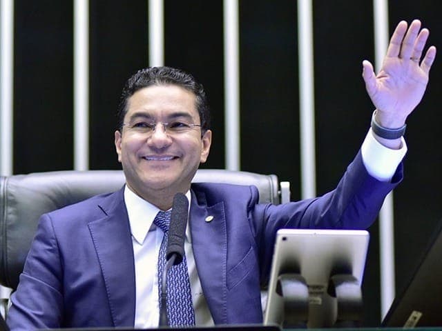 Republicanos deve anunciar neutralidade e ficar fora de chapa com Flávio