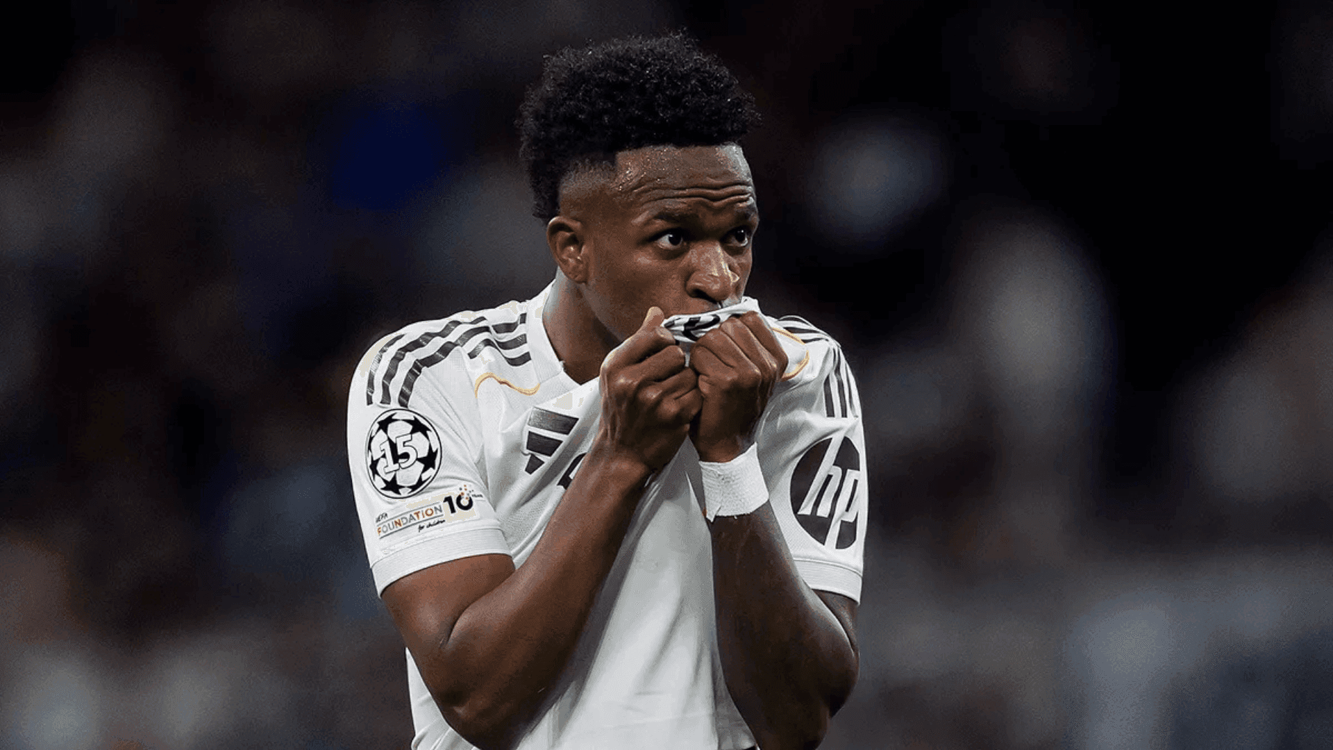 Vini Jr. se declara ao Real Madrid após renovação de contrato