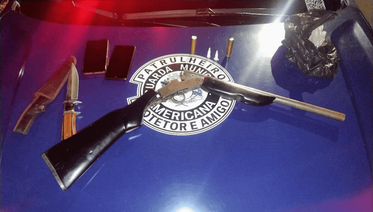 GAMA prende homem com espingarda artesanal ilegal e cocaína em Americana