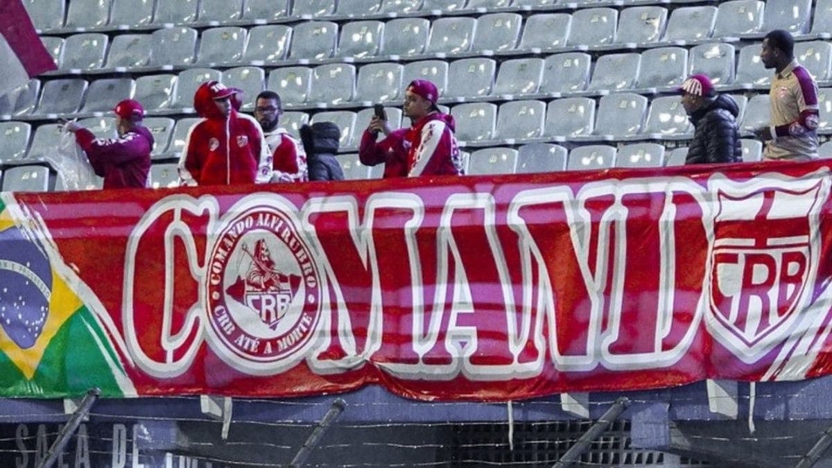 Com gol de ex-Flamengo, CRB vence o Avaí e encosta no G6 da Série B