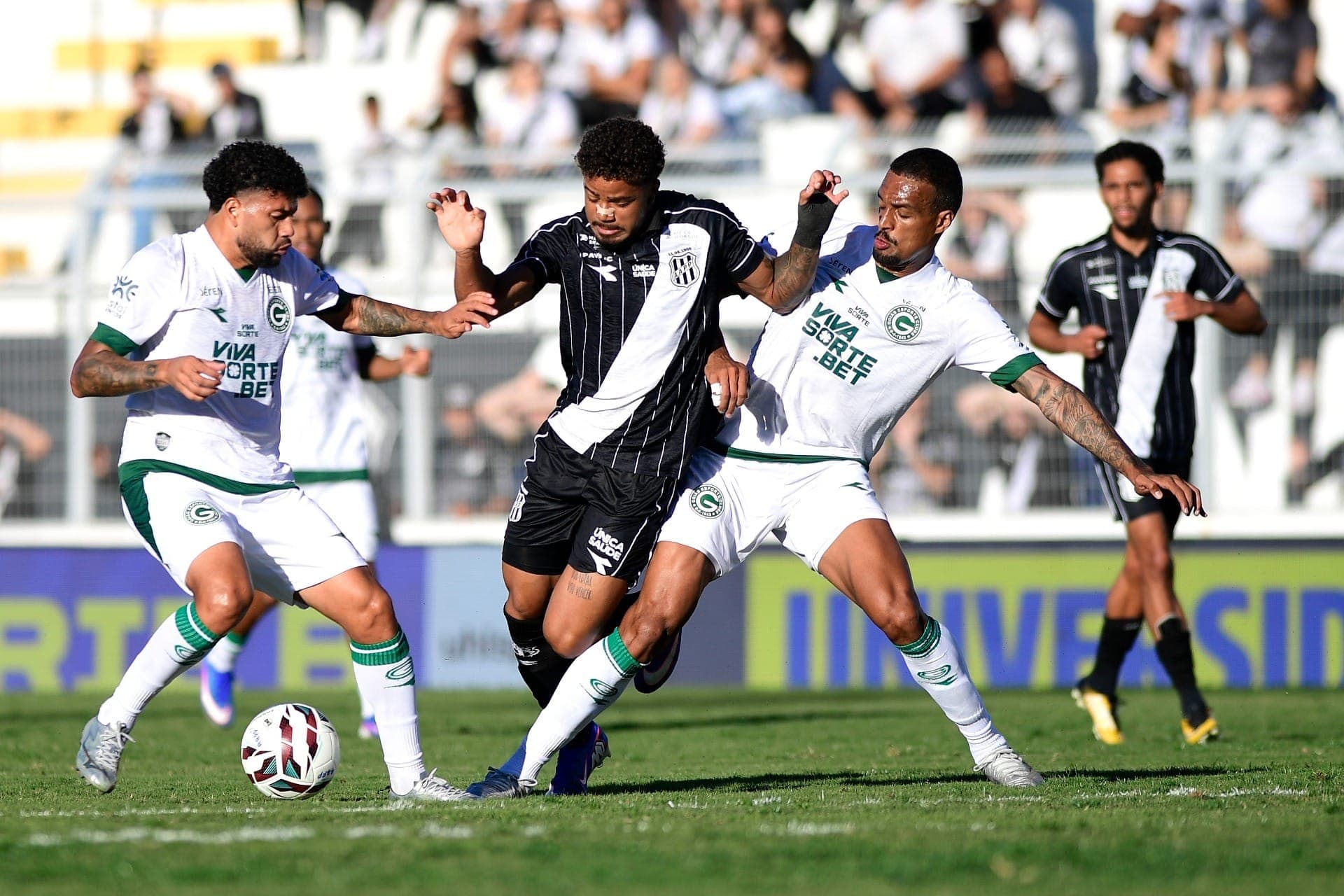 Kevyson sofre lesão grave no joelho e não joga mais pela Ponte Preta