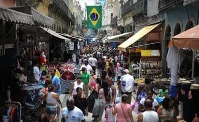Vendas no comércio varejista crescem 0,5% em junho, diz IBGE