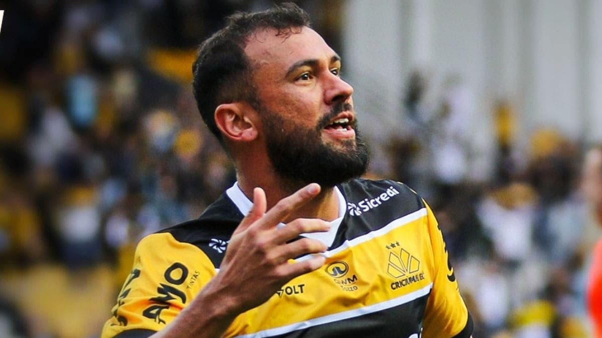 Gol de ex-Cruzeiro garante vitória do Criciúma e liderança da Série B