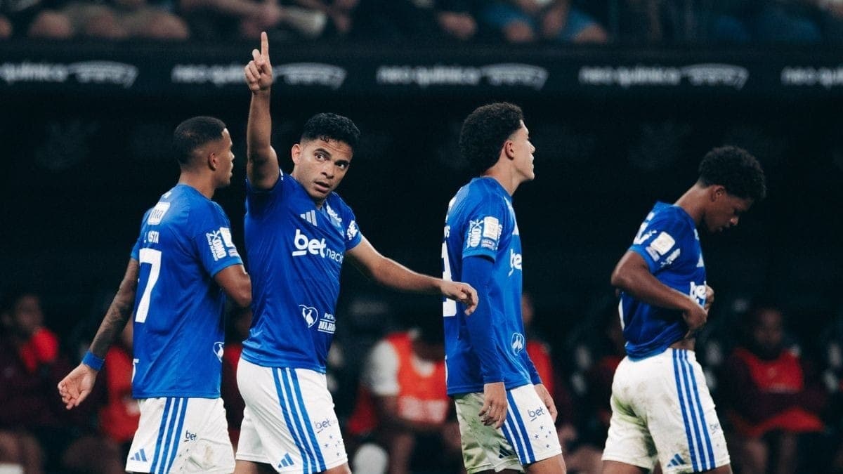 Cruzeiro vence o Corinthians e sobe na tabela do Brasileirão