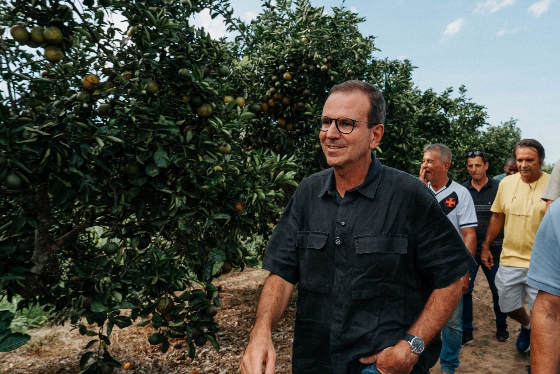 Eduardo Paes recua mais uma vez na corrida eleitoral, mas segue em primeiro