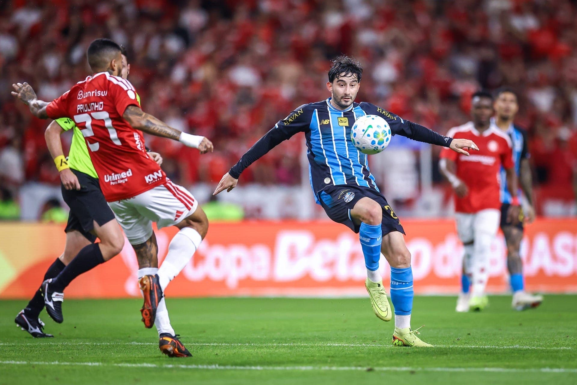 Gre-Nal lidera faltas em rodada de clássicos na Copa do Brasil