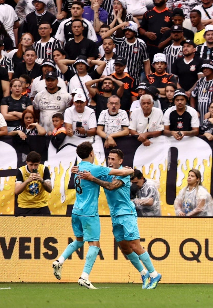 Com Neymar 'intenso', Santos vence Corinthians e se distancia do Z-4