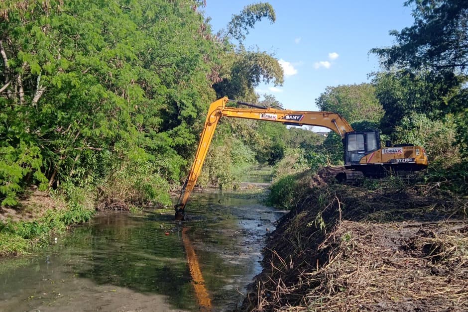 São José realiza limpeza de 67 km de córregos em todas as regiões