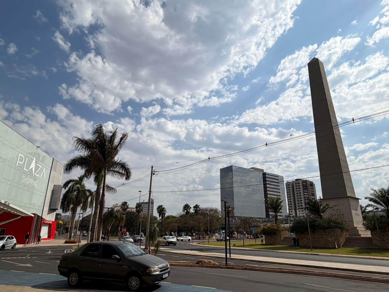 Frente fria traz chuva, ventos fortes e queda nas temperaturas