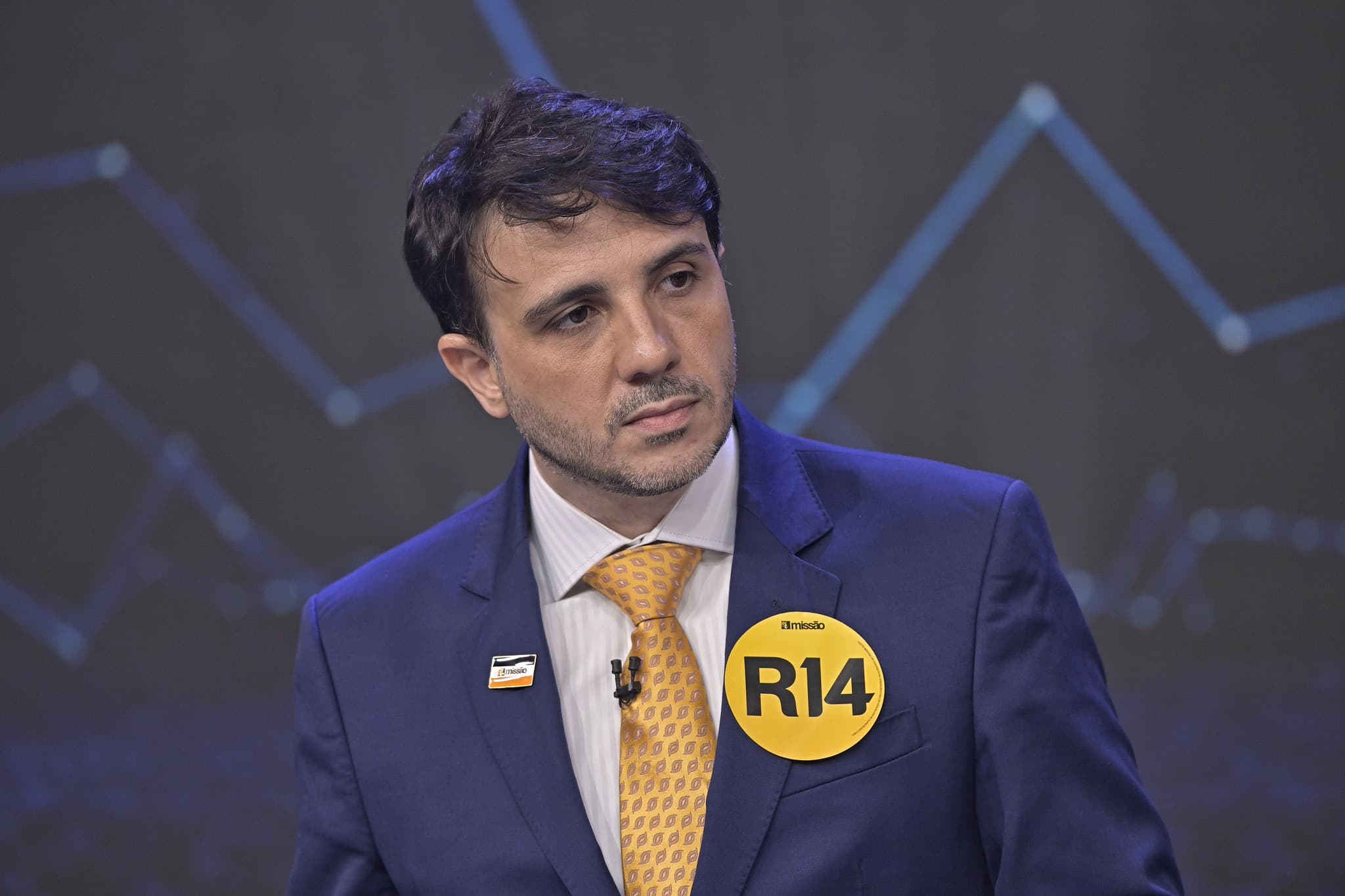 Analistas citam desproporcionalidade em suspensão da campanha Renan Santos