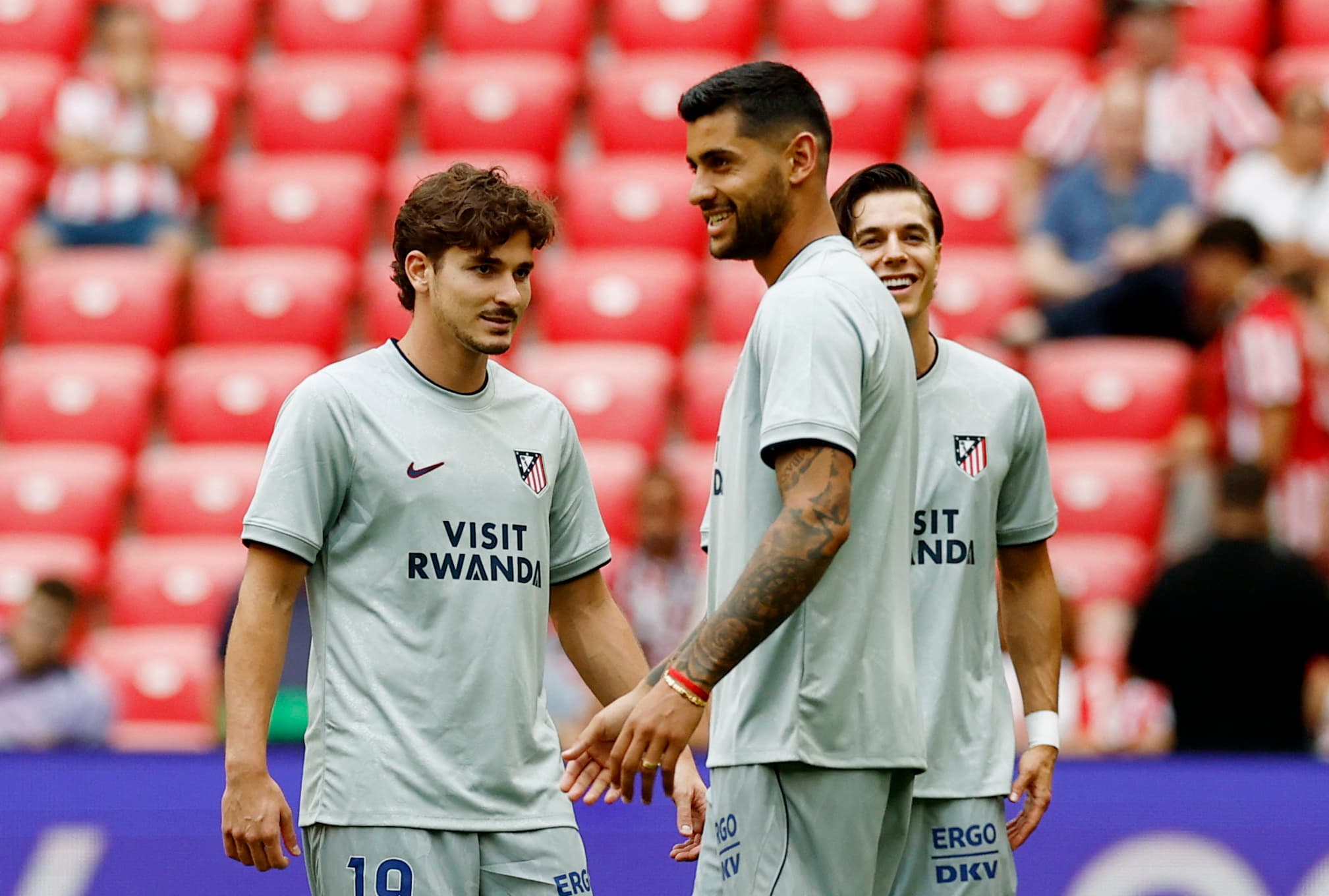 Álvarez volta ao jogar pelo Atlético de Madrid, mas não evita 'atropelo'
