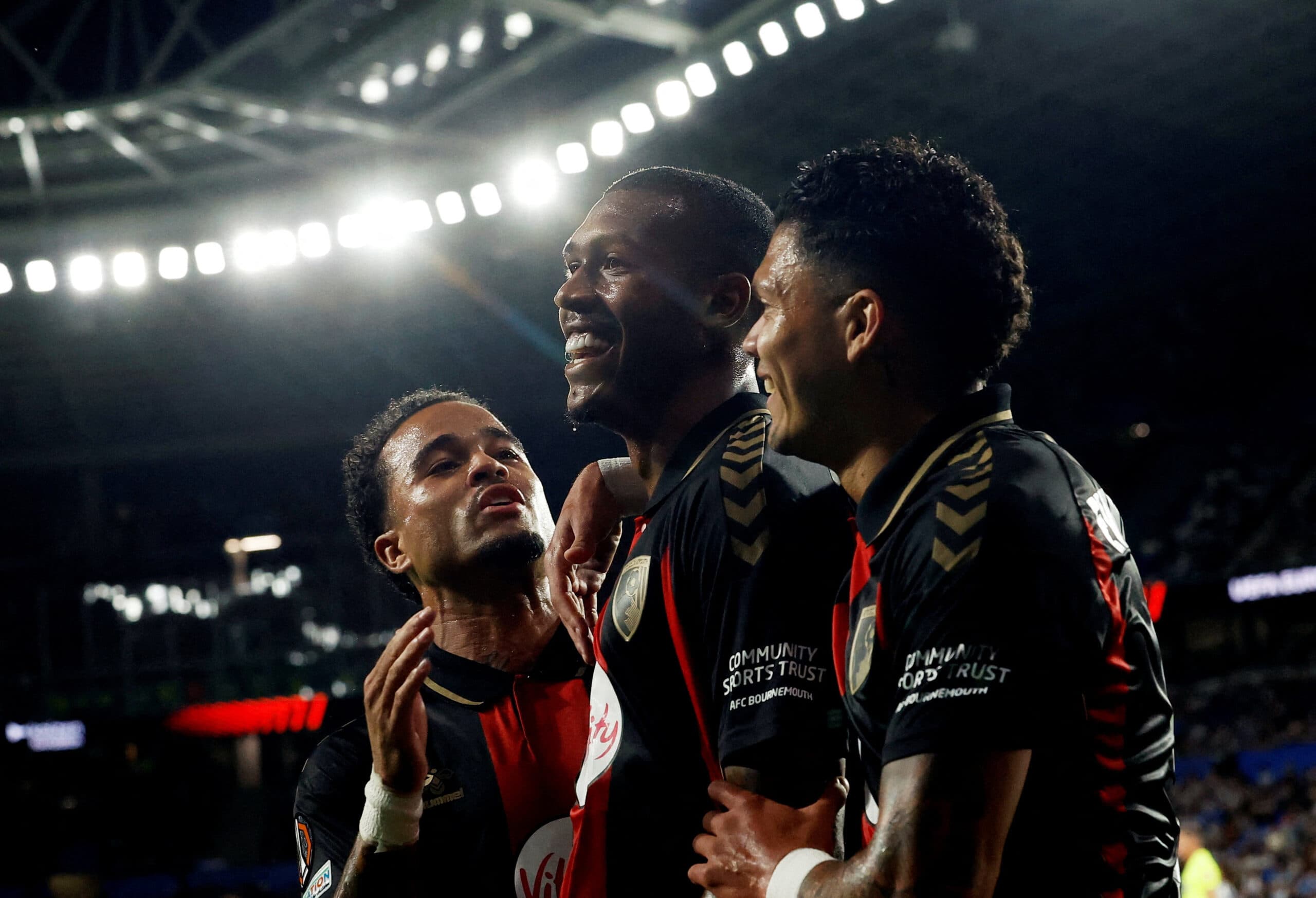 Rayan marca e ajuda Bournemouth a vencer na Liga Europa; veja resultados