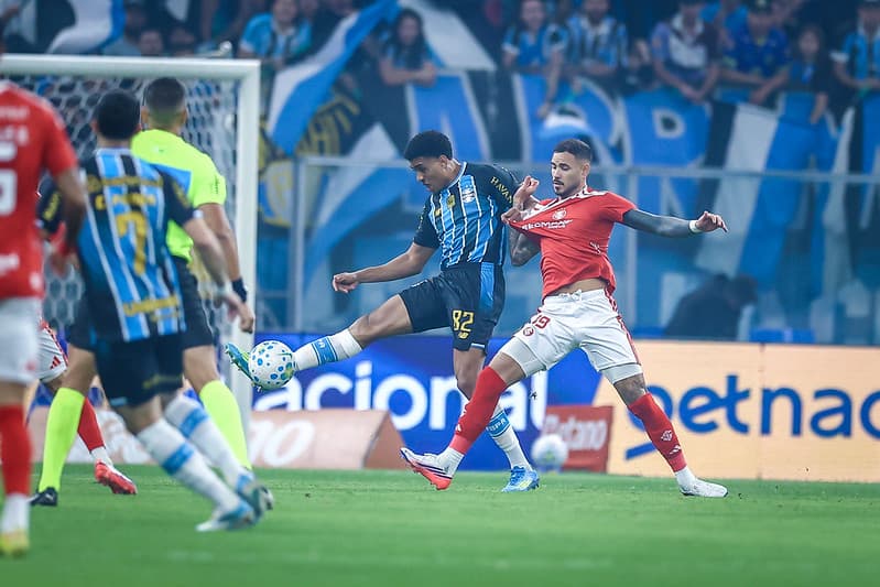 Confusão marca classificação do Grêmio sobre o Inter na Copa do Brasil