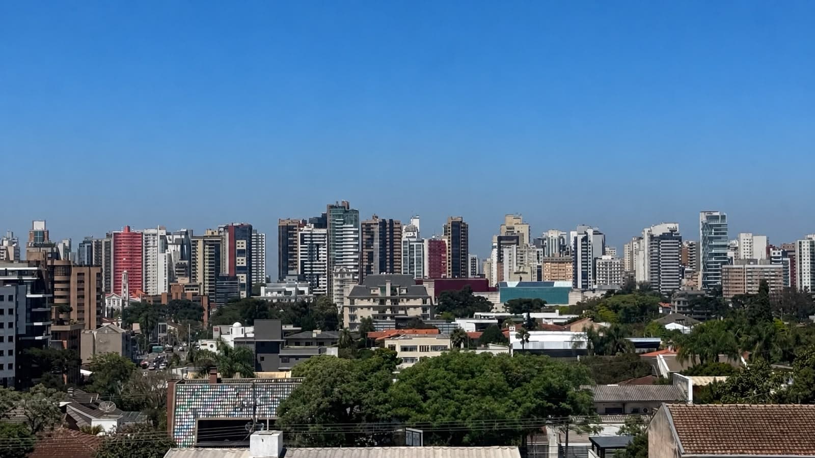 Fim de semana terá sol e calor de até 33°C no Paraná, diz Simepar