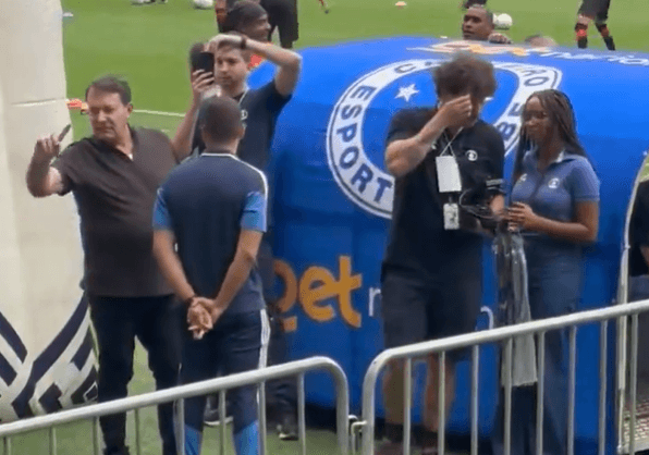 Dono do Cruzeiro responde protestos de torcedores no Mineirão