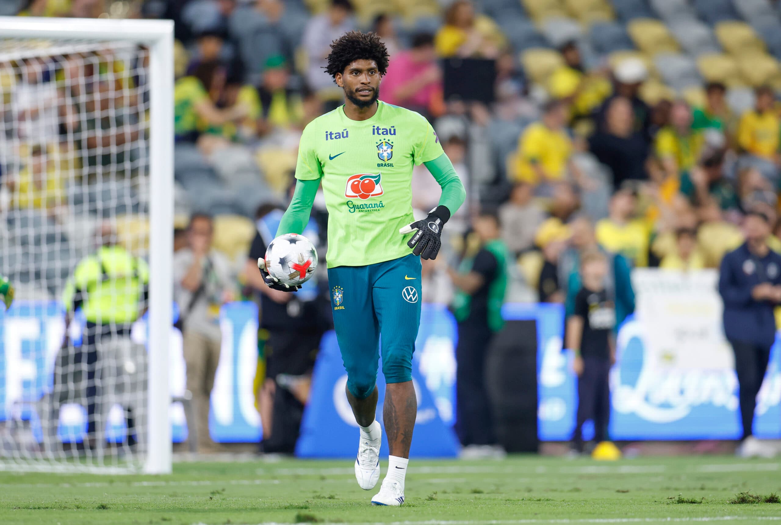 Gramado em amistoso da Seleção Brasileira chama atenção por má condição