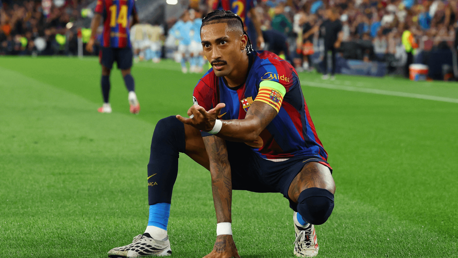 Raphinha faz dois, Gabriel Jesus marca e Barcelona goleia na Champions
