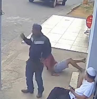 ''Homem-aranha'' com mandado por latrocínio foge pelo segundo andar
