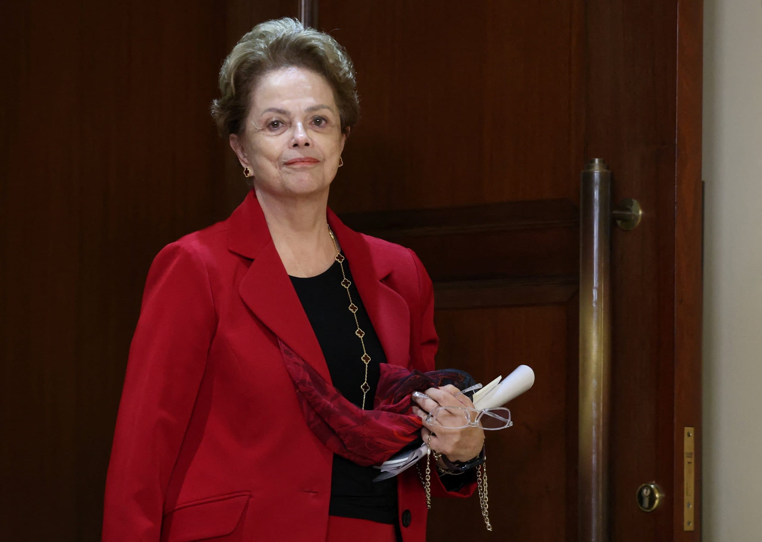 Dilma Rousseff é vaiada ao chegar para votar em Belo Horizonte