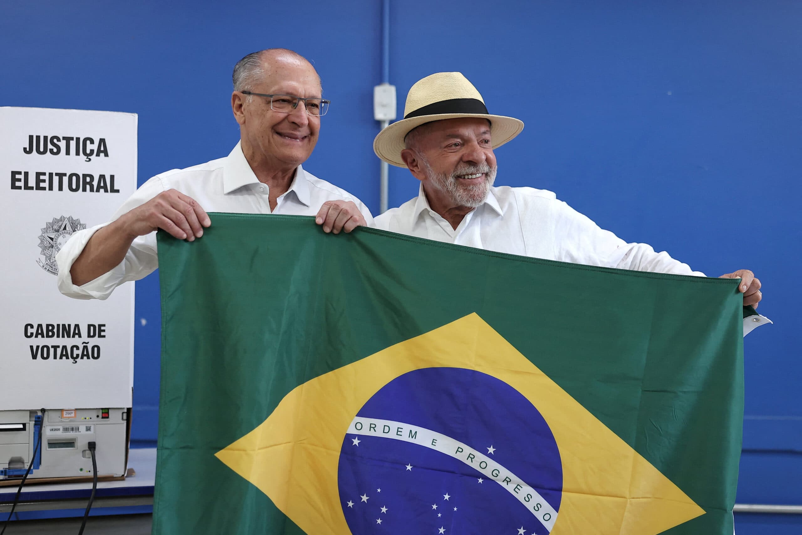 Após votar, Alckmin cita pesquisas e critica quem 'tem saudade de ditadura'