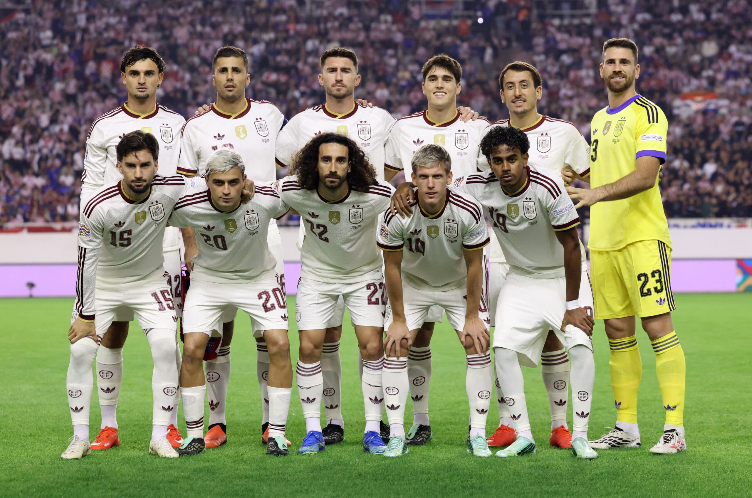 Espanha leva susto, mas vira sobre a Croácia e se classifica na Nations