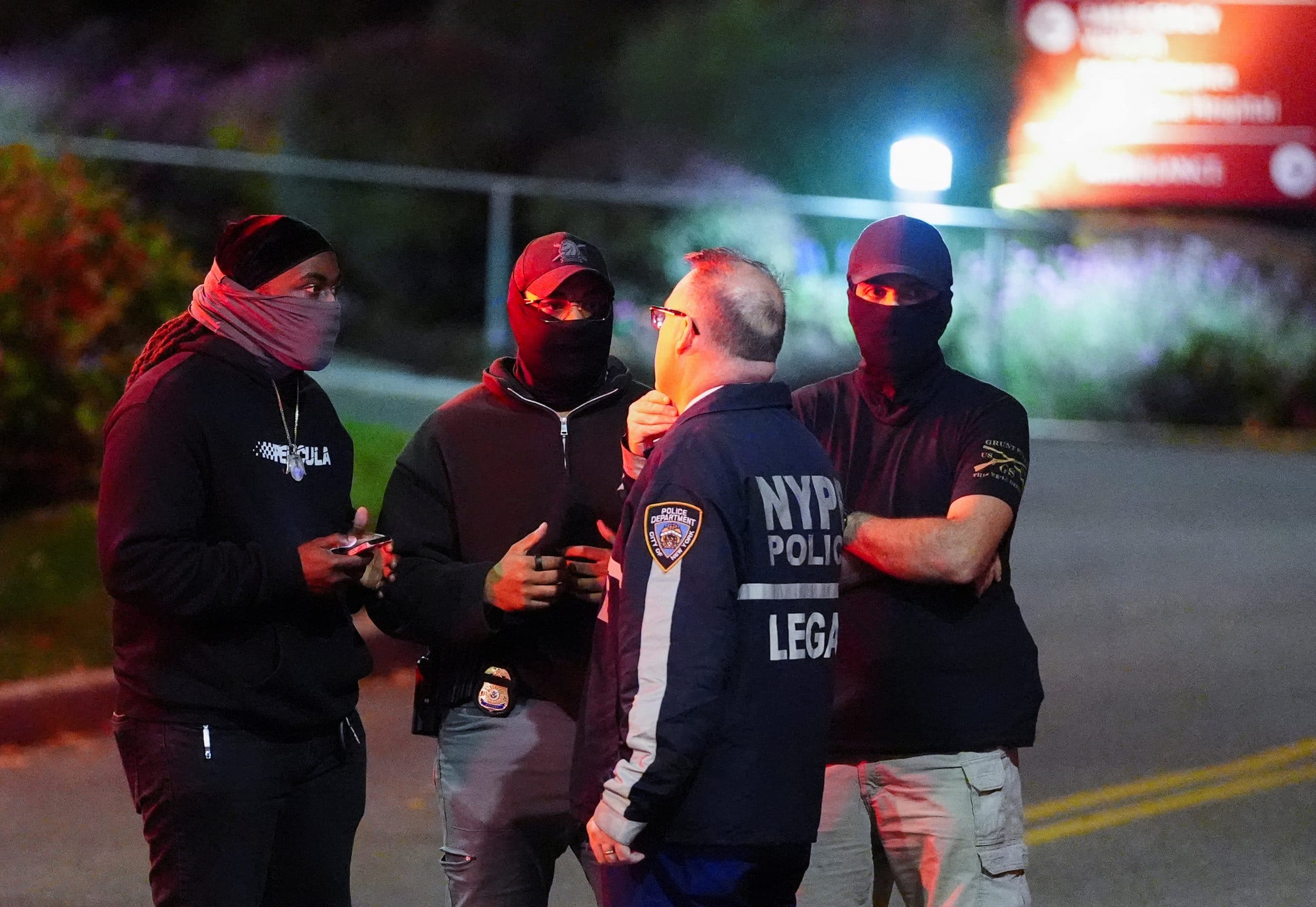 Homem é baleado pelo ICE em Nova York na frente de criança de 5 anos