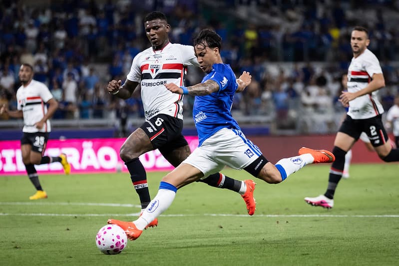 Cruzeiro vence o São Paulo e entra no G4 do Brasileirão