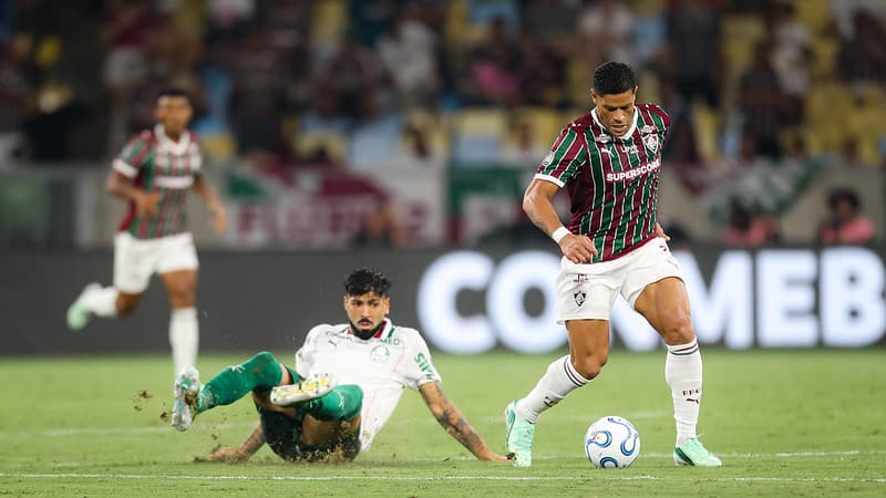 “Difícil jogar contra esses times”, desabafa Hulk após derrota do Flu
