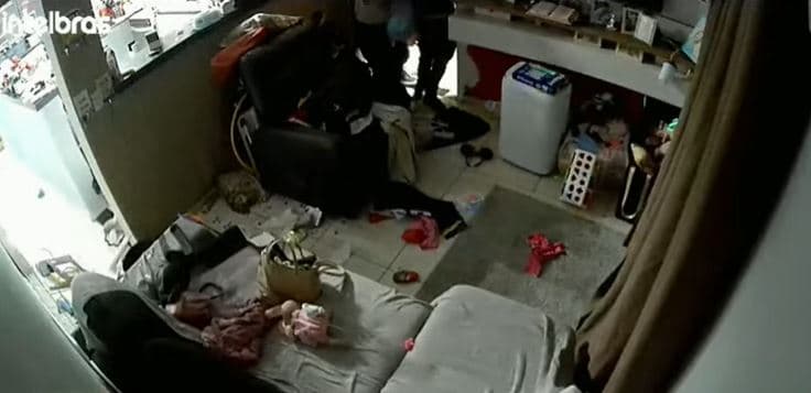Bandidos invadem casa, fazem família refém e um morre após troca de tiros em Santo André
