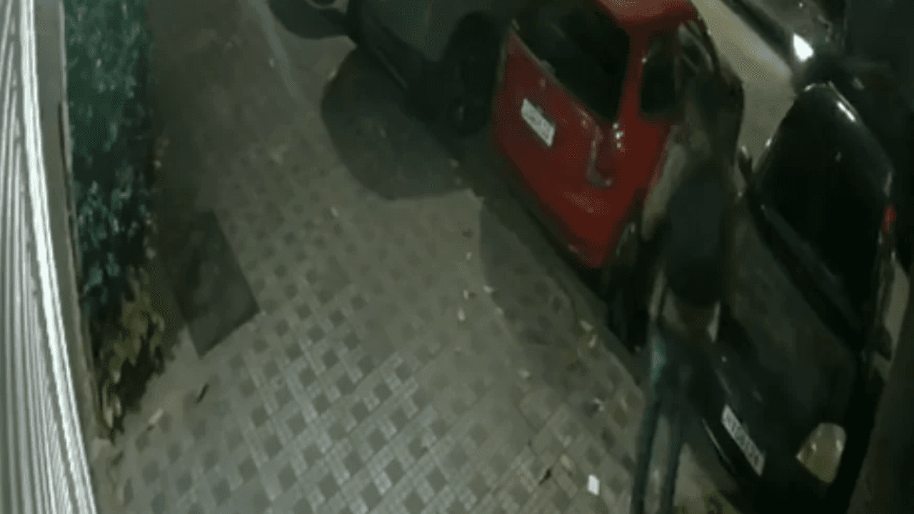 Suspeito arromba veículo e leva duas mochilas com três notebooks