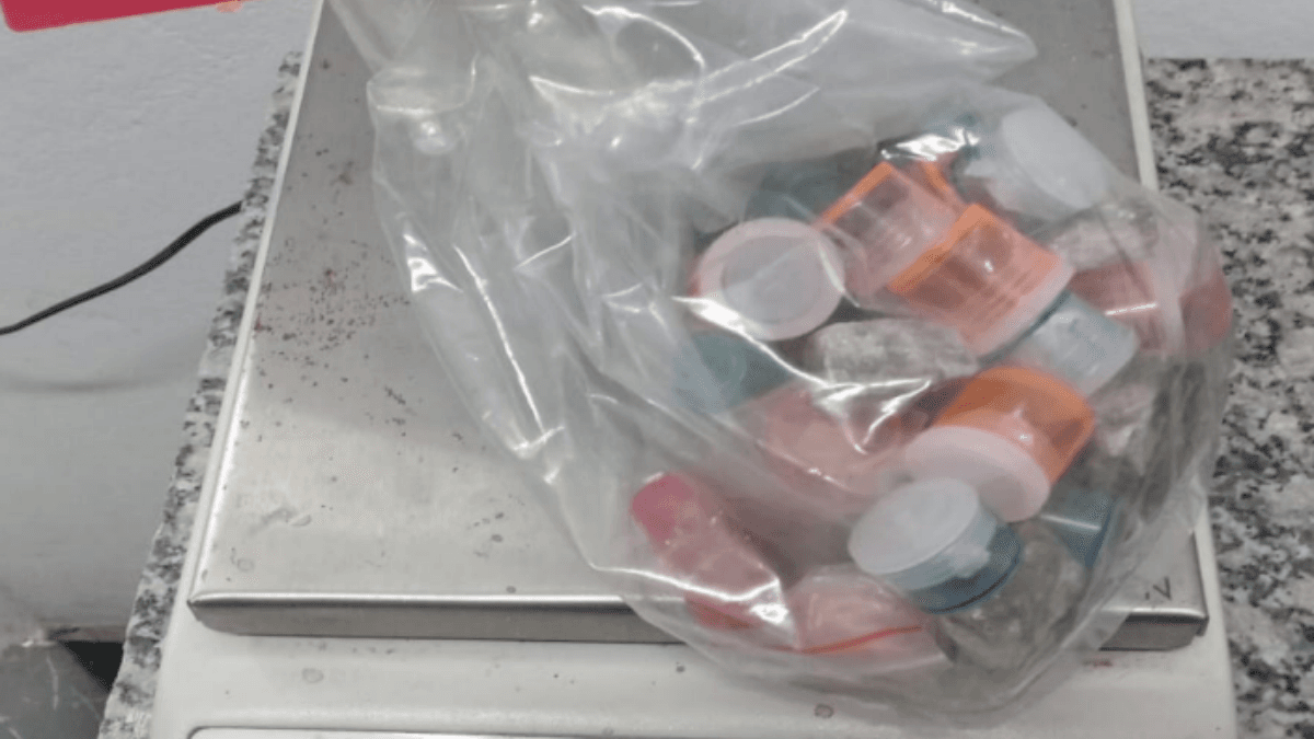 Homem é preso por tráfico de drogas no Rio do Ouro em Caraguatatuba
