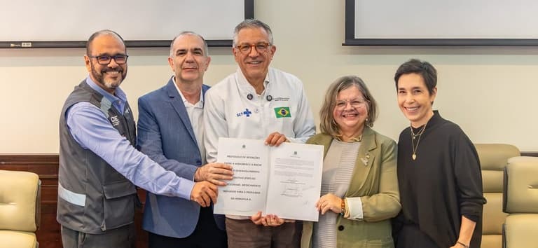 Brasil firma acordo com China para ampliar produção de imunoglobulina no SUS