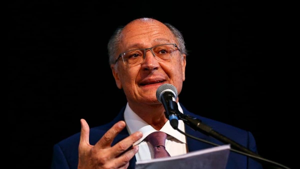 Alckmin oficializa candidatura com Lula e diz que união evitou golpe