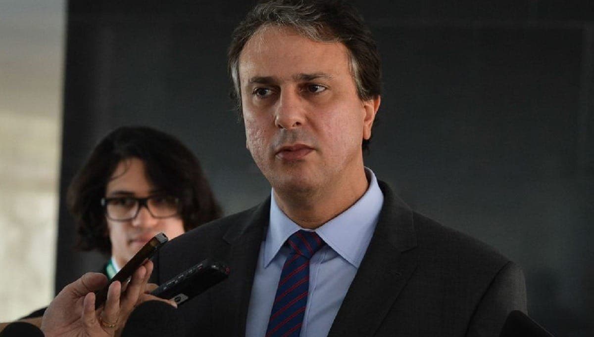 Camilo Santana é cotado para vaga de Jaques Wagner na liderança no Senado