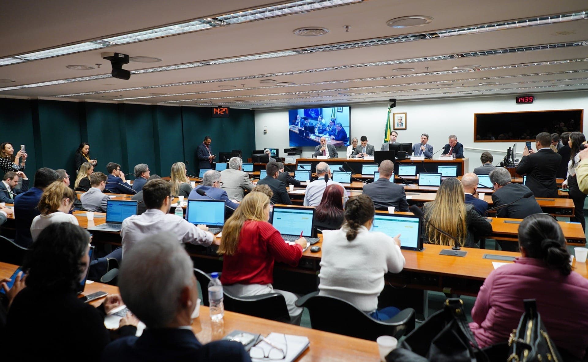 AO VIVO: CPI da Manipulação dos Resultados discute e vota relatório final
