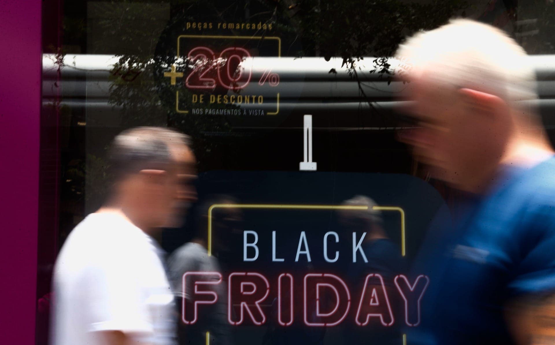 Black Friday: quase metade dos brasileiros usará IA para buscar ofertas