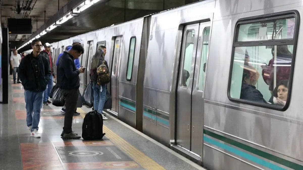 Linhas 1-Azul e 5-Lilás do Metrô retomam operação após registro de falhas