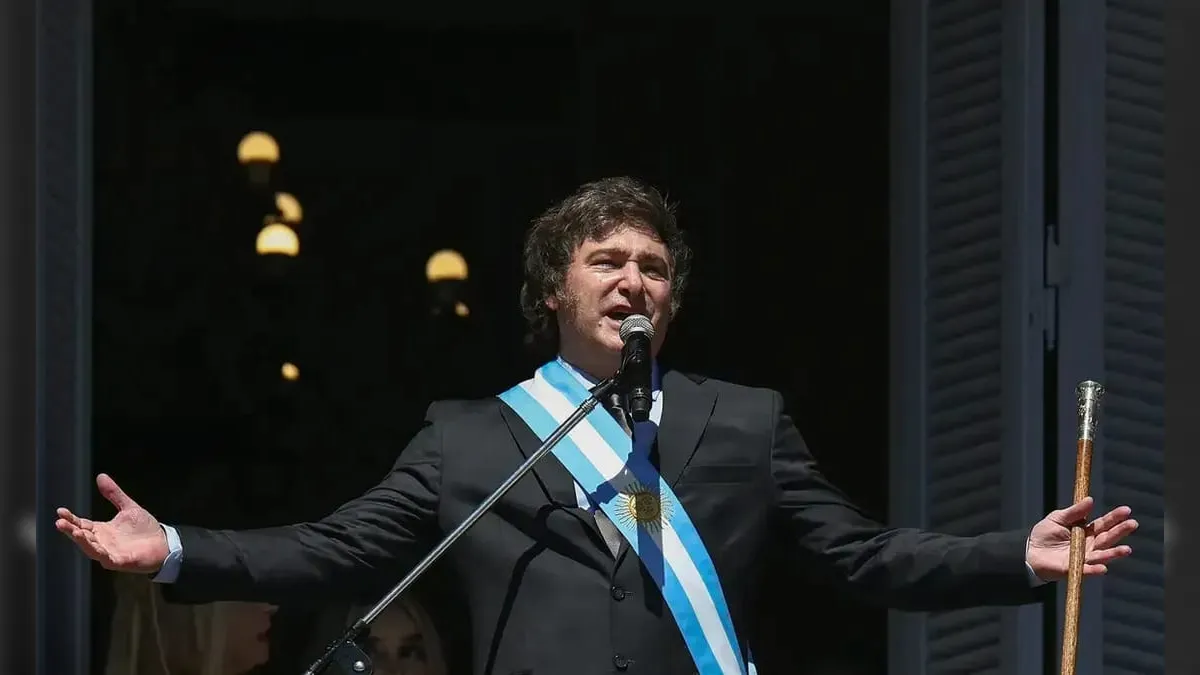 Dario Durigan chama Javier Milei de "palhaço"