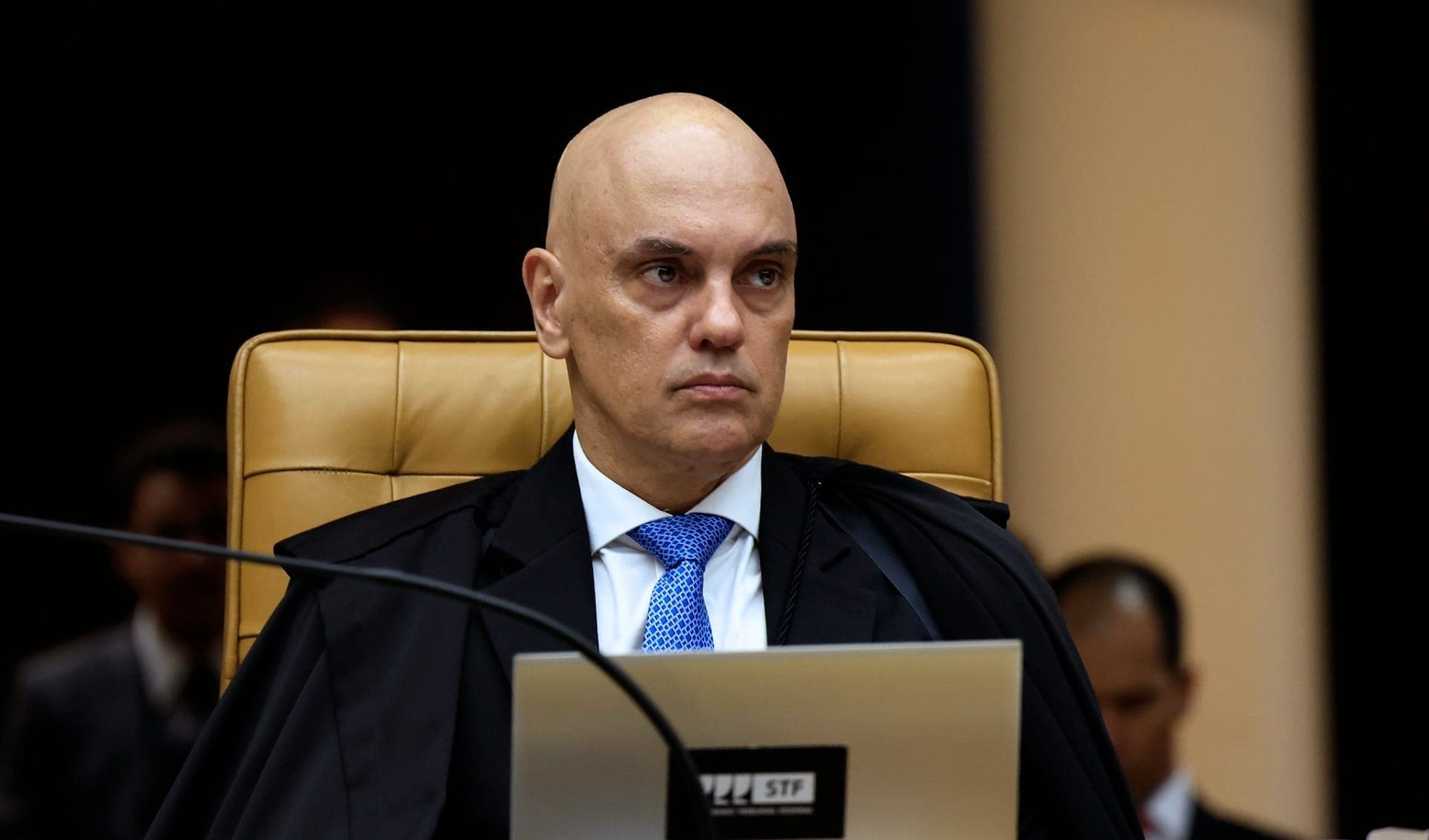 Moraes multa advogado de réu do 8/1 em R$ 5 mil por uso de ‘prompt oculto’