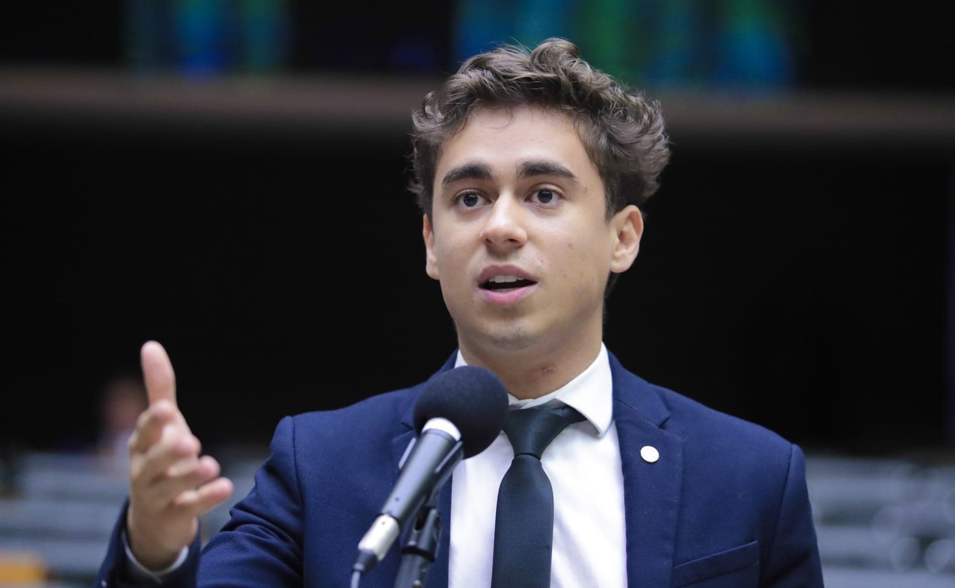 O poder do celular: como as redes sociais mudaram as eleições