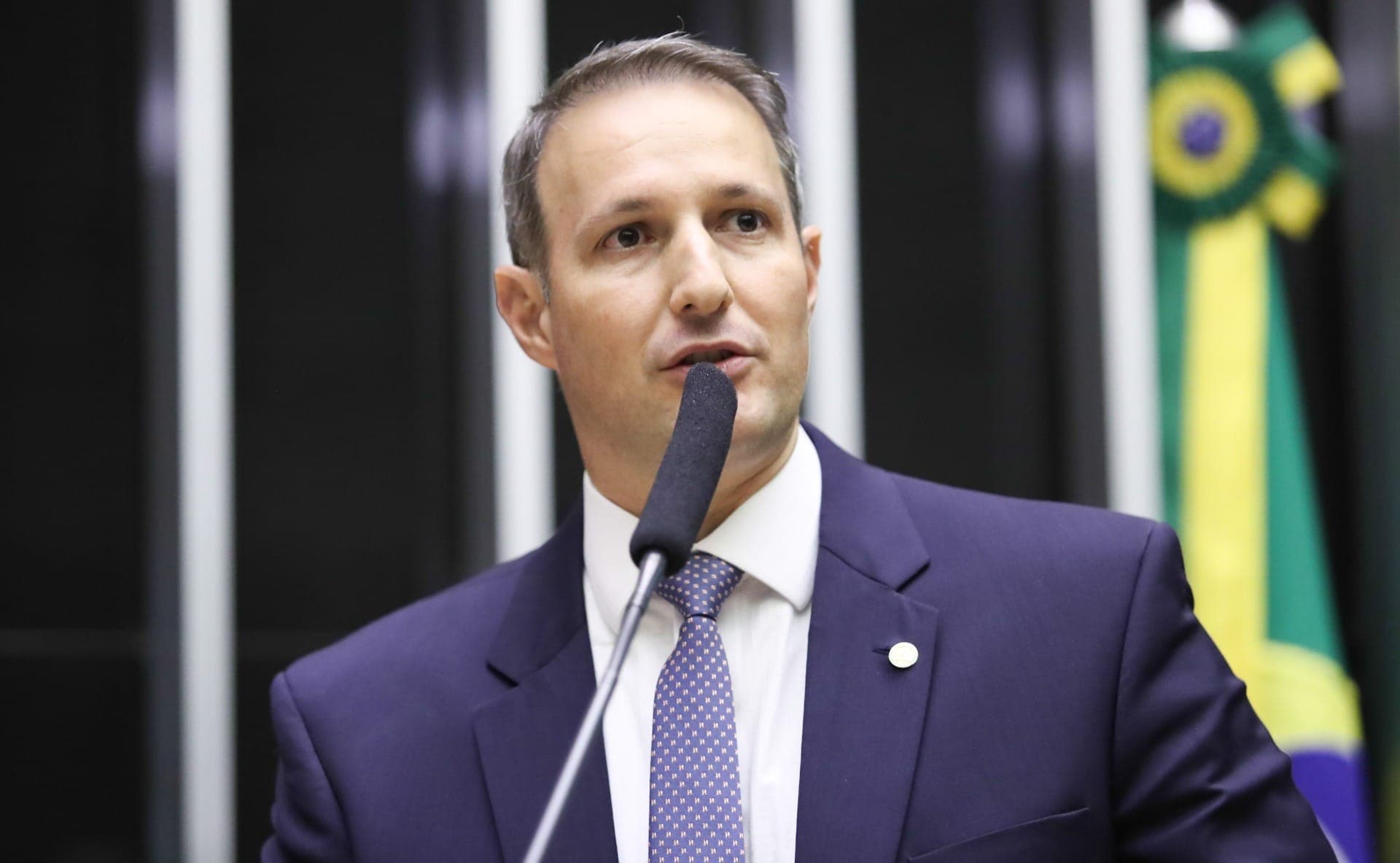 Derrite articula apoio do PP nacional a Flávio Bolsonaro no 2º turno