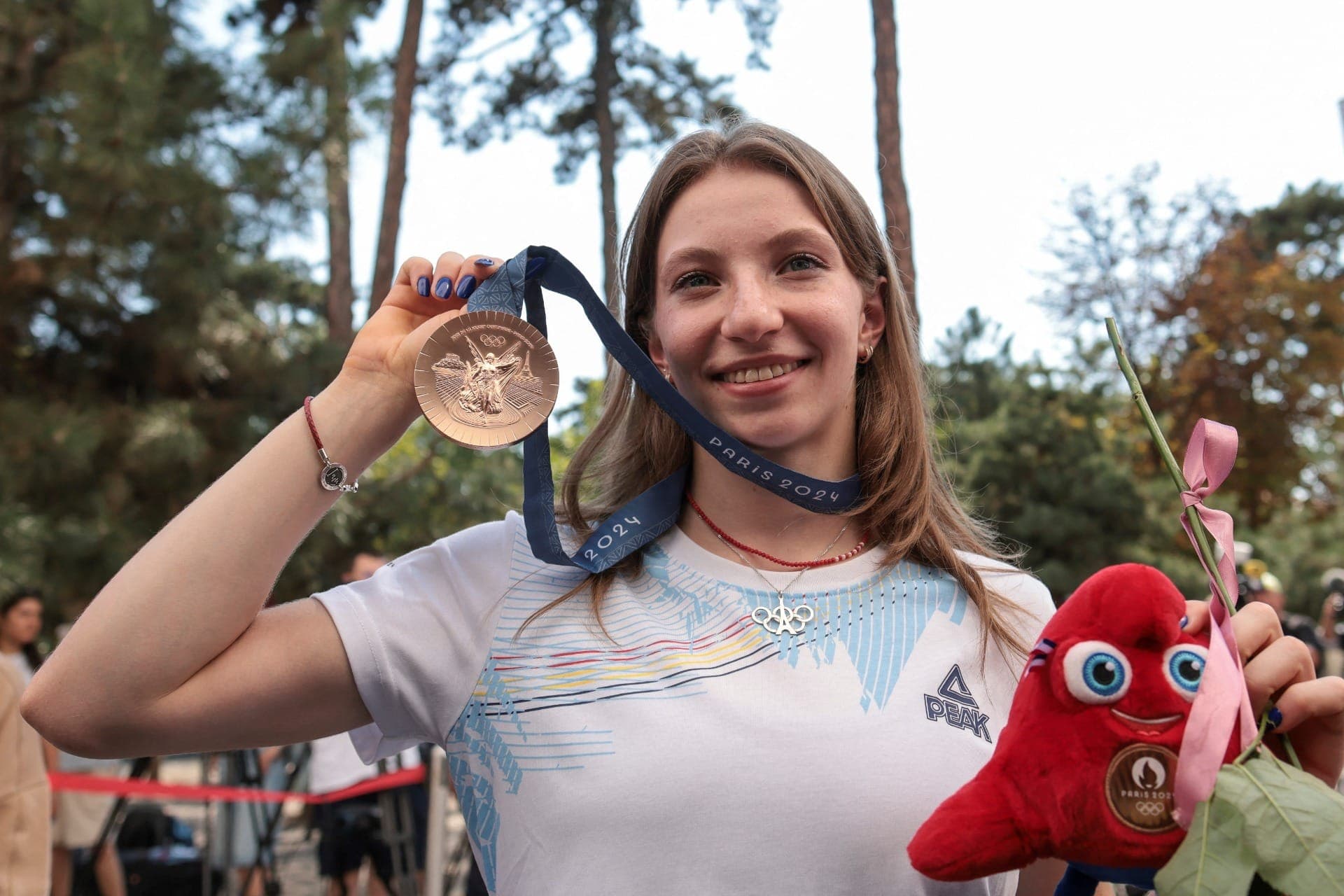 Ginasta romena recebe medalha de bronze após polêmica em Paris-2024
