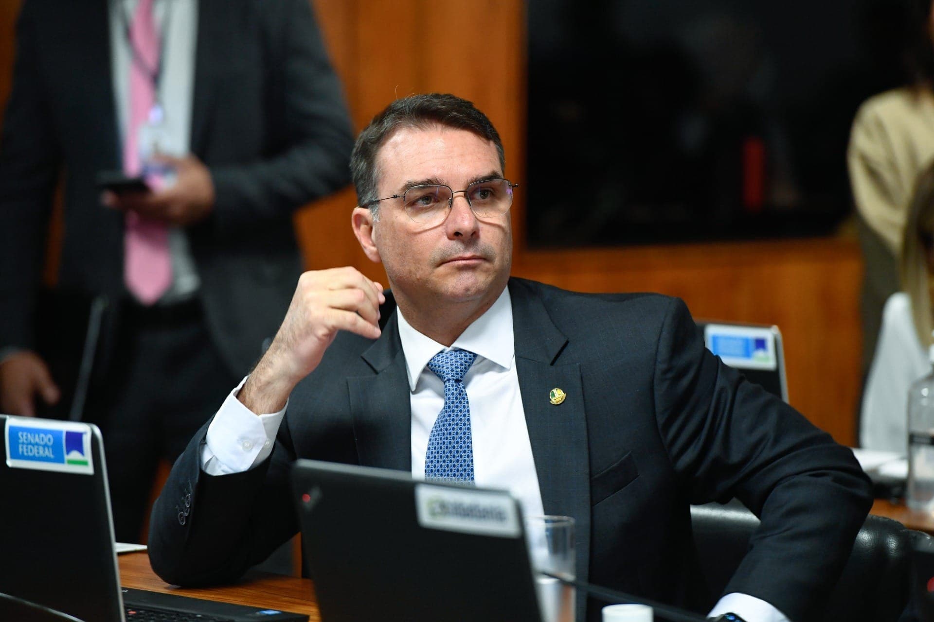 Flávio pede ao STF que afaste Dino de casos ligados a ele, Lula e eleições