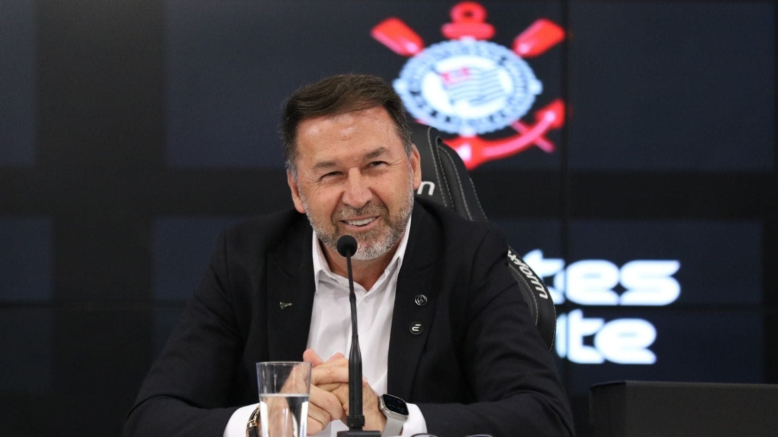 Melo acusa Tuma de articular substituto na presidência do Corinthians: "Está me traindo"