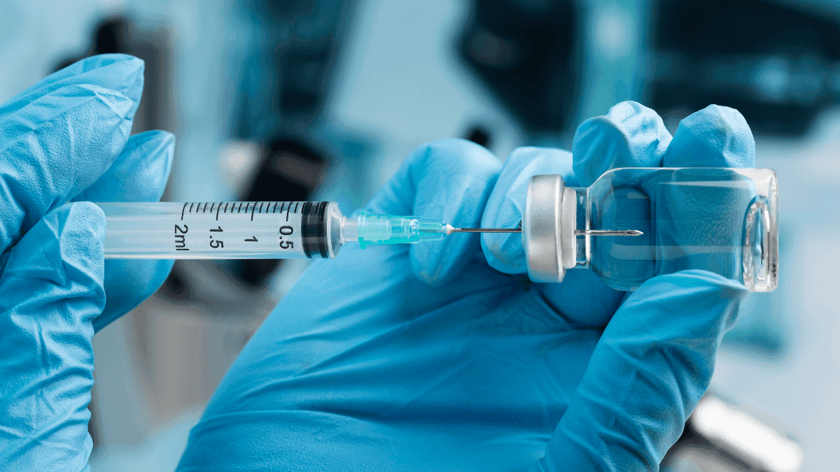 Anvisa suspende Polycid, Fosfato de Clindamicina, Soro Equiplex e fórmulas