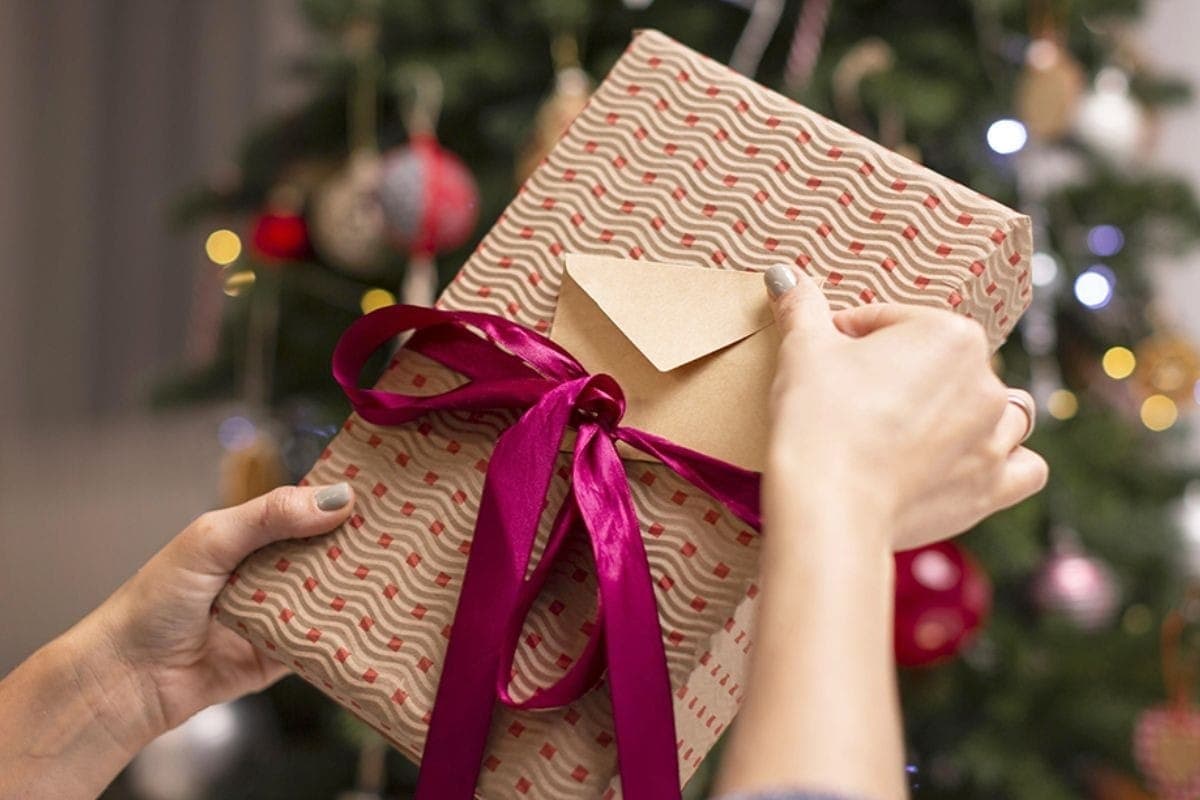 Vai trocar presentes? Procon explica direitos e cuidados no pós-Natal