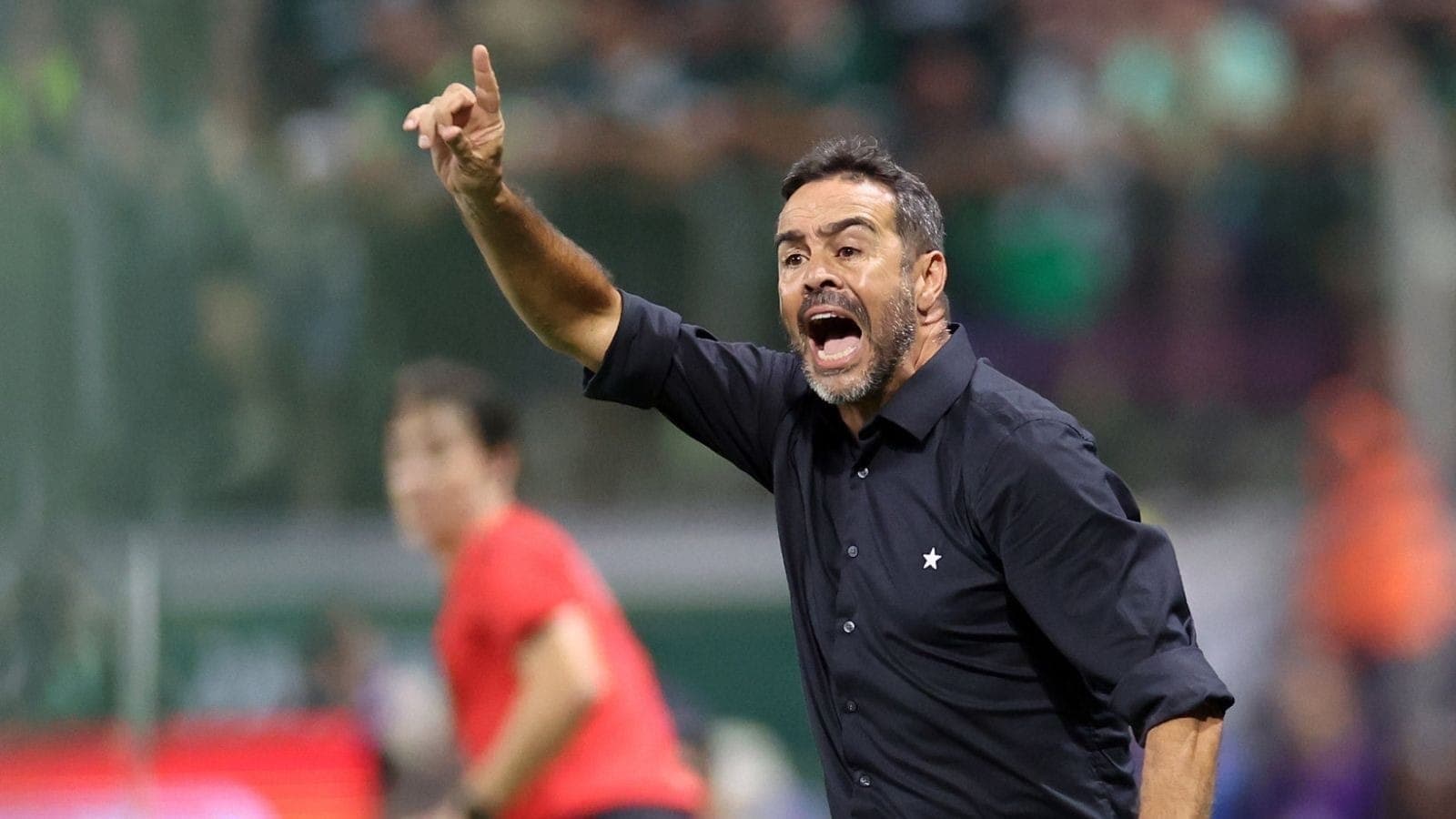 Técnico Artur Jorge tenta facilitar ida para o Cruzeiro; entenda