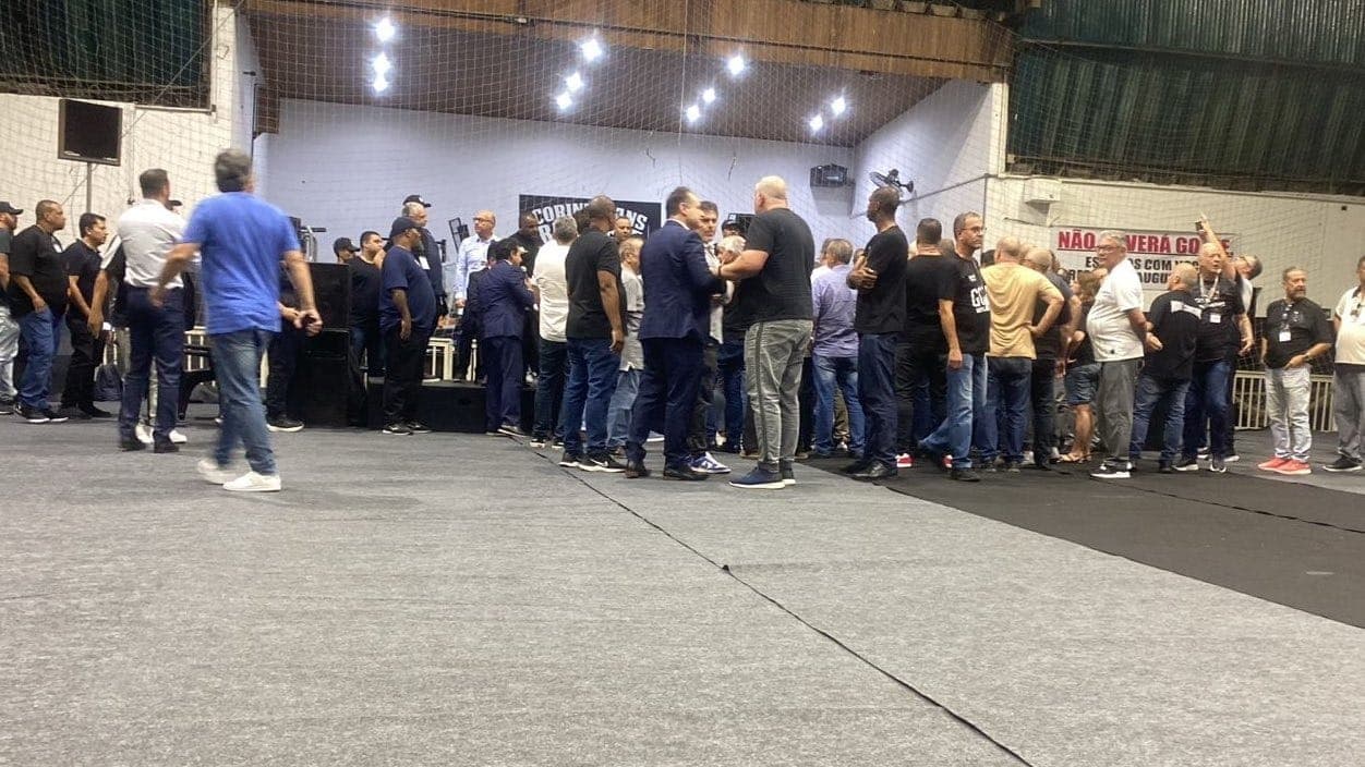 Impeachment no Corinthians: votação final é adiada após confusões e agressão