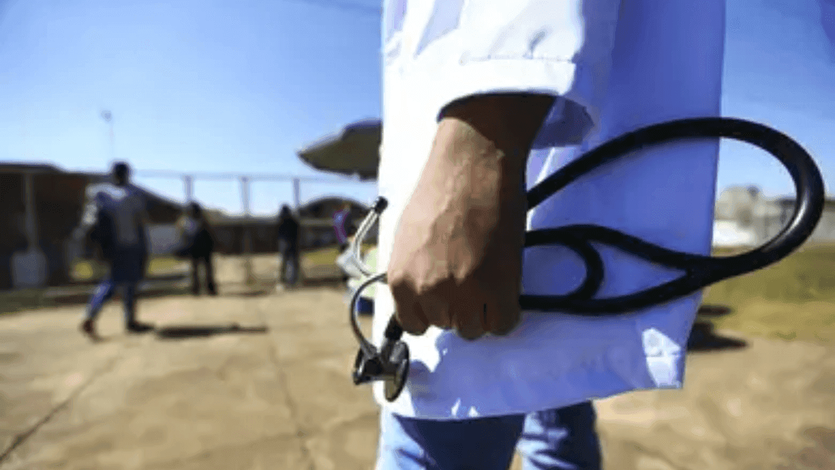 'OAB da Medicina': texto passa em comissão; Câmara e Senado têm até sexta para aprovar