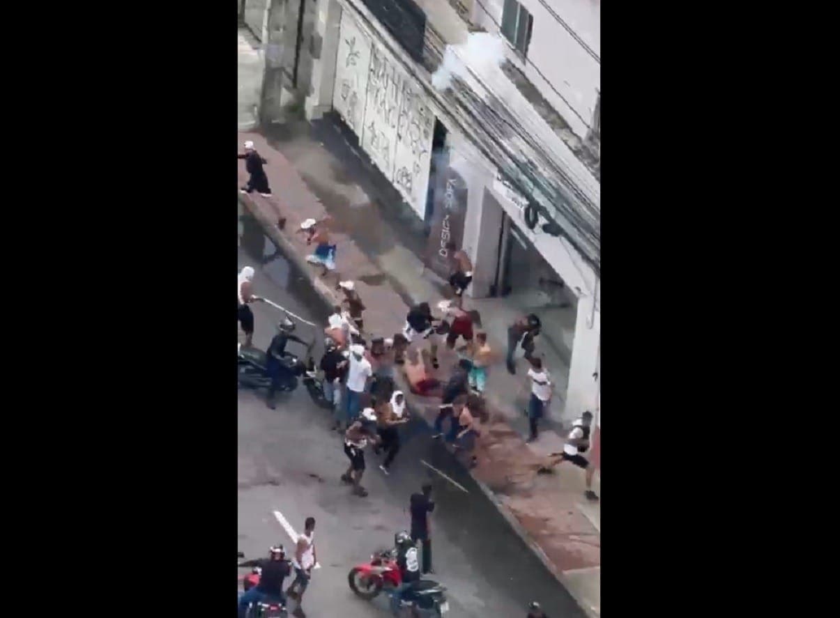 Confronto entre torcidas organizadas deixa feridos no Recife